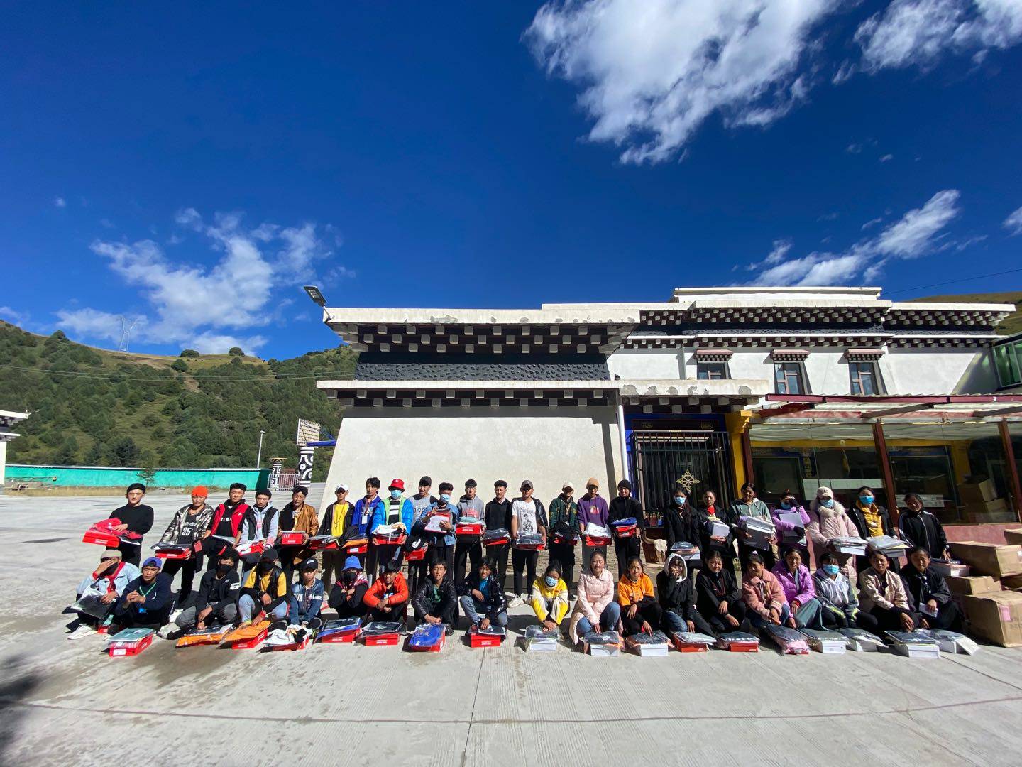 合肥书豪特色食品电商有限公司公益回顾丨家国同欢月同圆 温暖满载甘孜州(图8)